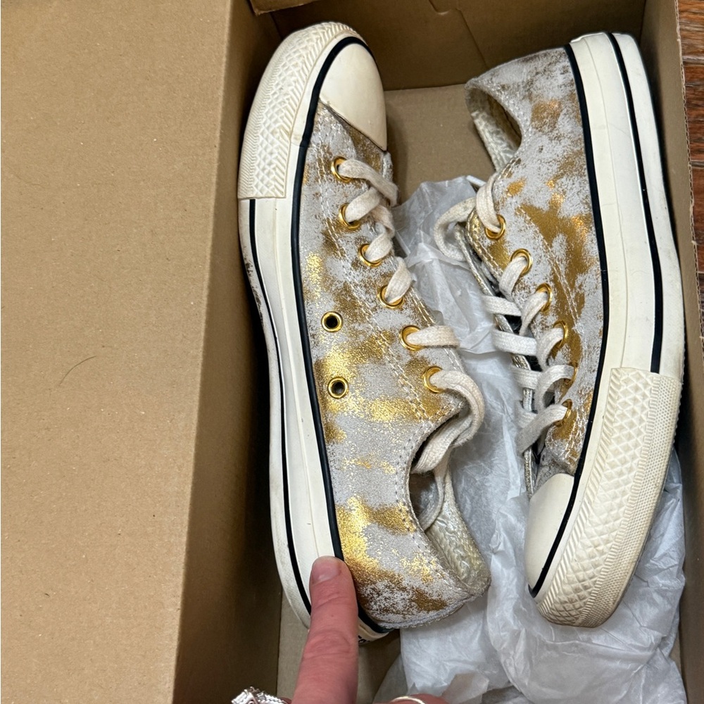 Converse Women's Gold and Cream Sneakers